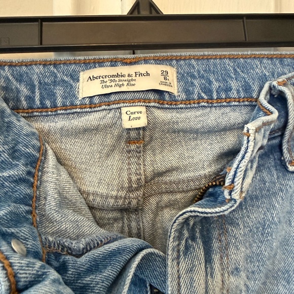Abercrombie & Fitch 90’s Straight Ultra High Rise - Picture 2 of 6